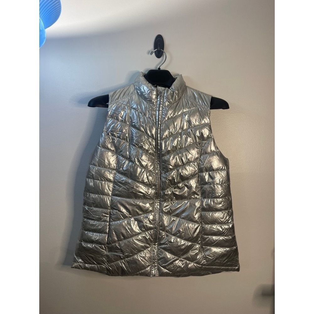 Livi Active Metallic Silver Puffer Vest Womens 14/16 Shiny Chevron Quilted Zip